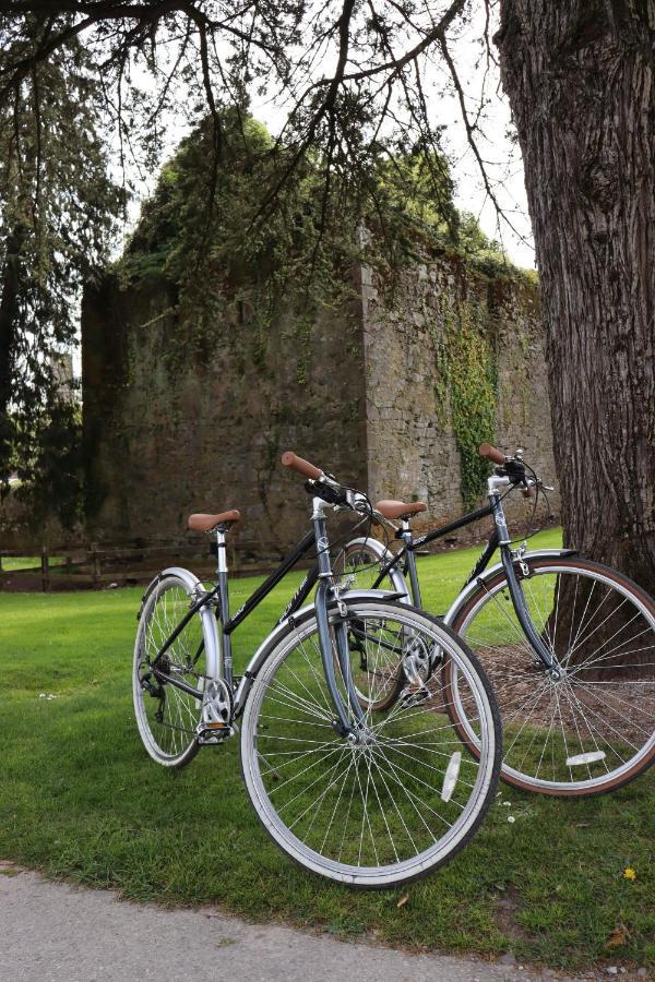 Castlemartyr Resort Hotel Kültér fotó Bicycles at the castle