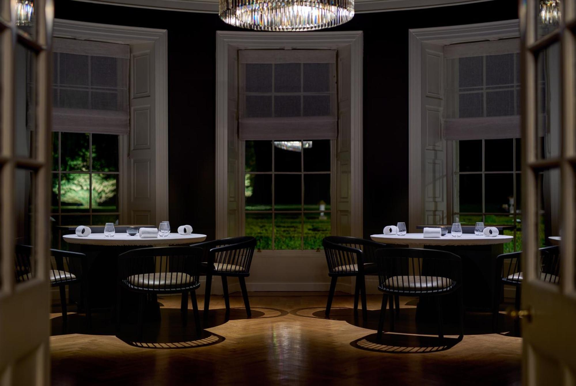 Castlemartyr Resort Hotel Kültér fotó The dining room at The Ivy, St John's Wood